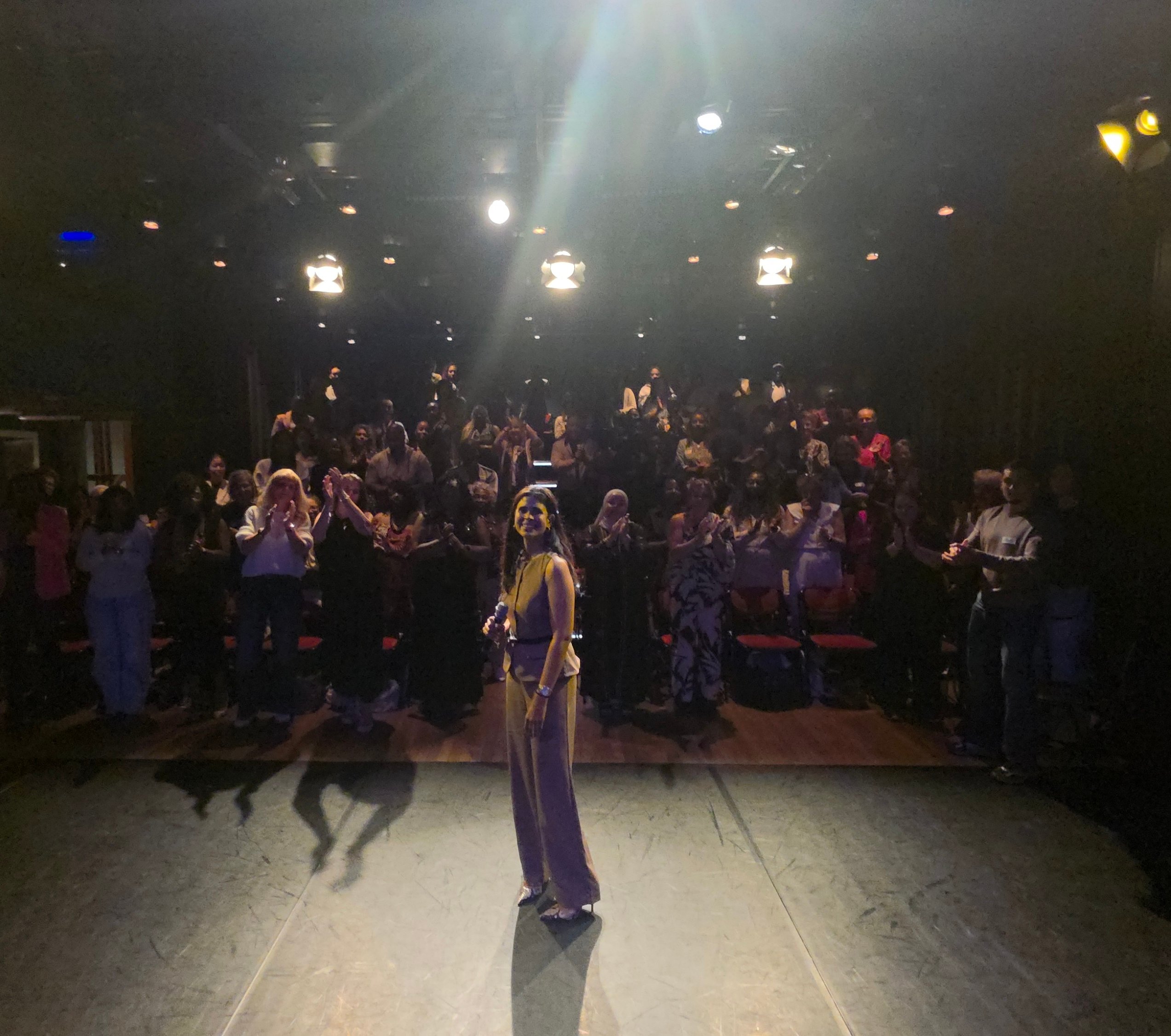 Lefwijf in Theater met Roshnie Bihari en Lucinda Douglas