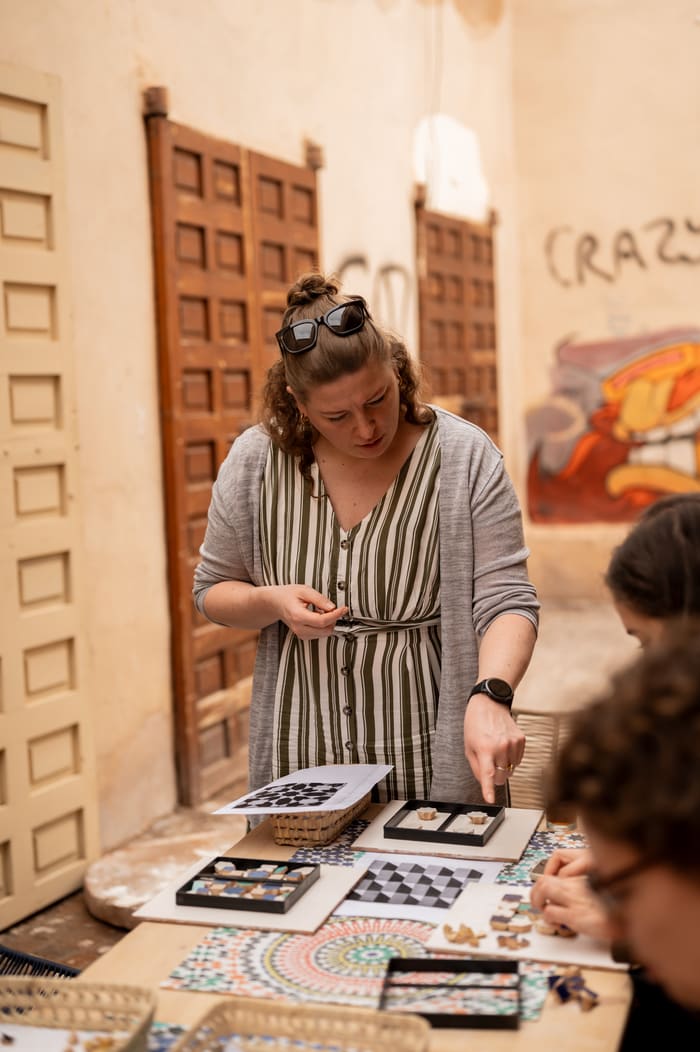 Mozaïekworkshop in de medina