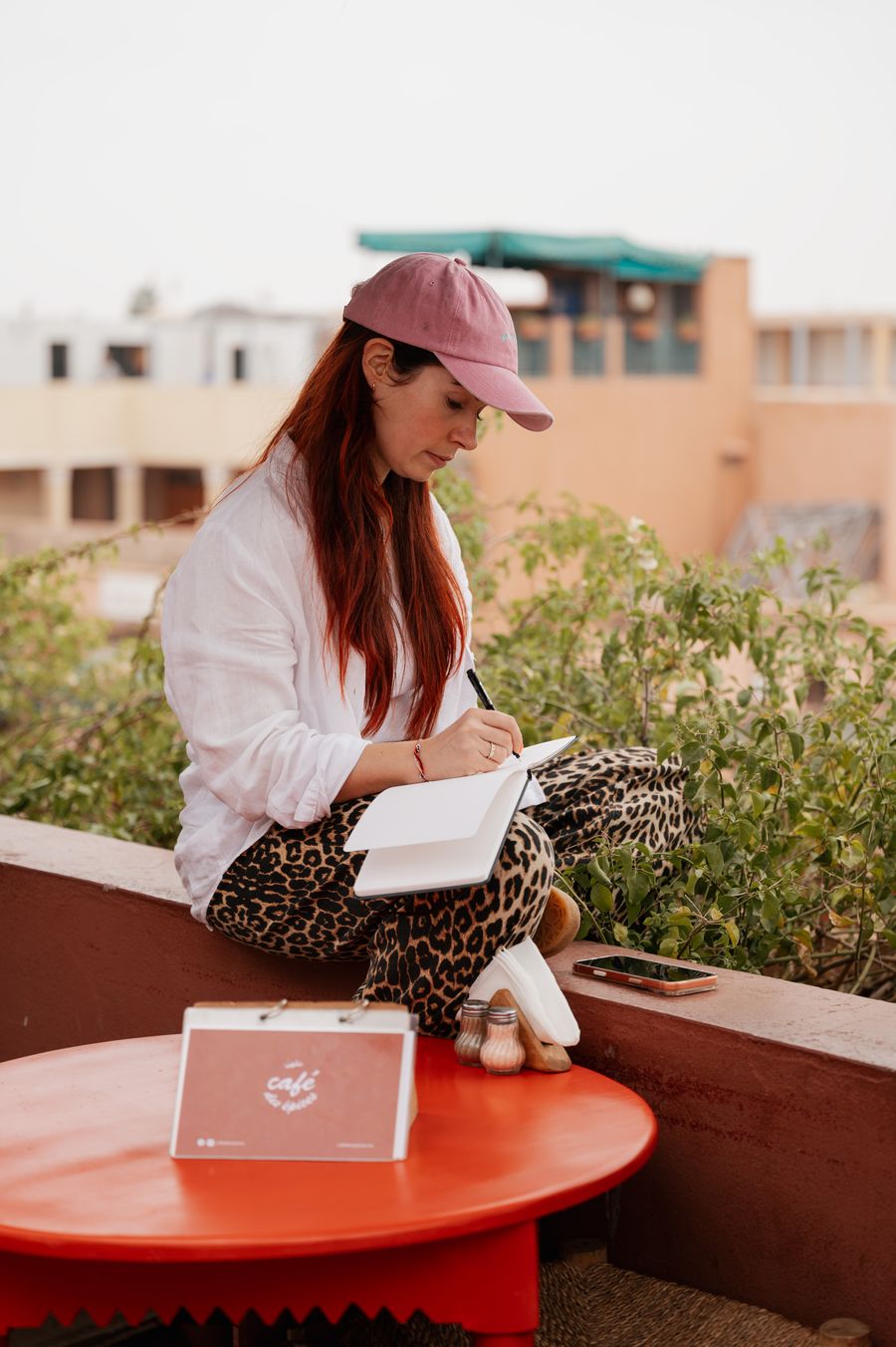 Journalen op het dakterras in Marrakesh