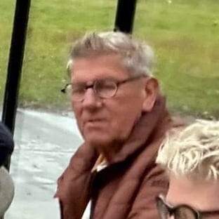 Alewijn, gast van de wijn-spijs proeverij in de kas van Wijndomein Bergen