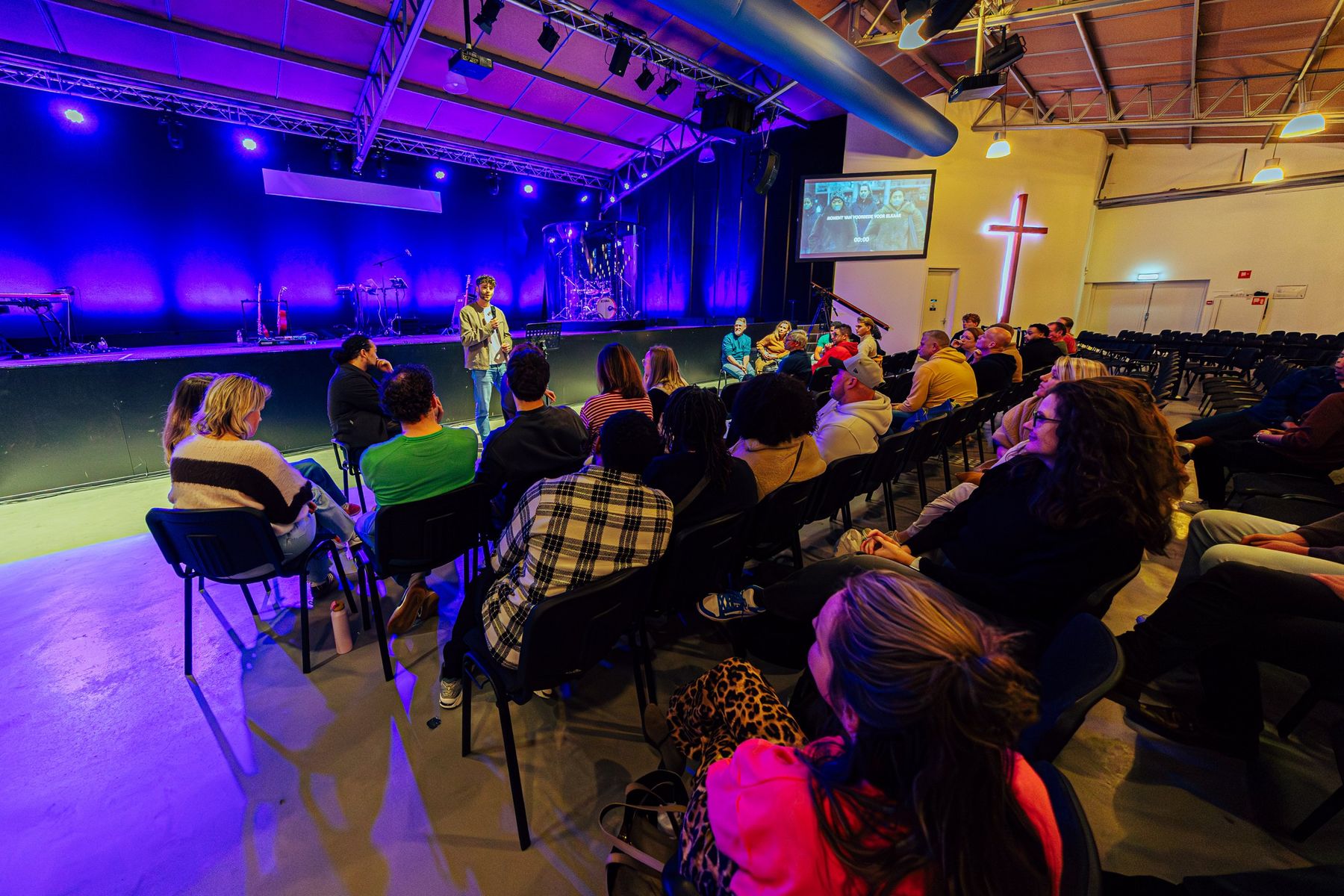 Volle zaal met jeugdleiders tijdens de toerusting van Break the Silence 2026 in Chapel Avenue, Almere