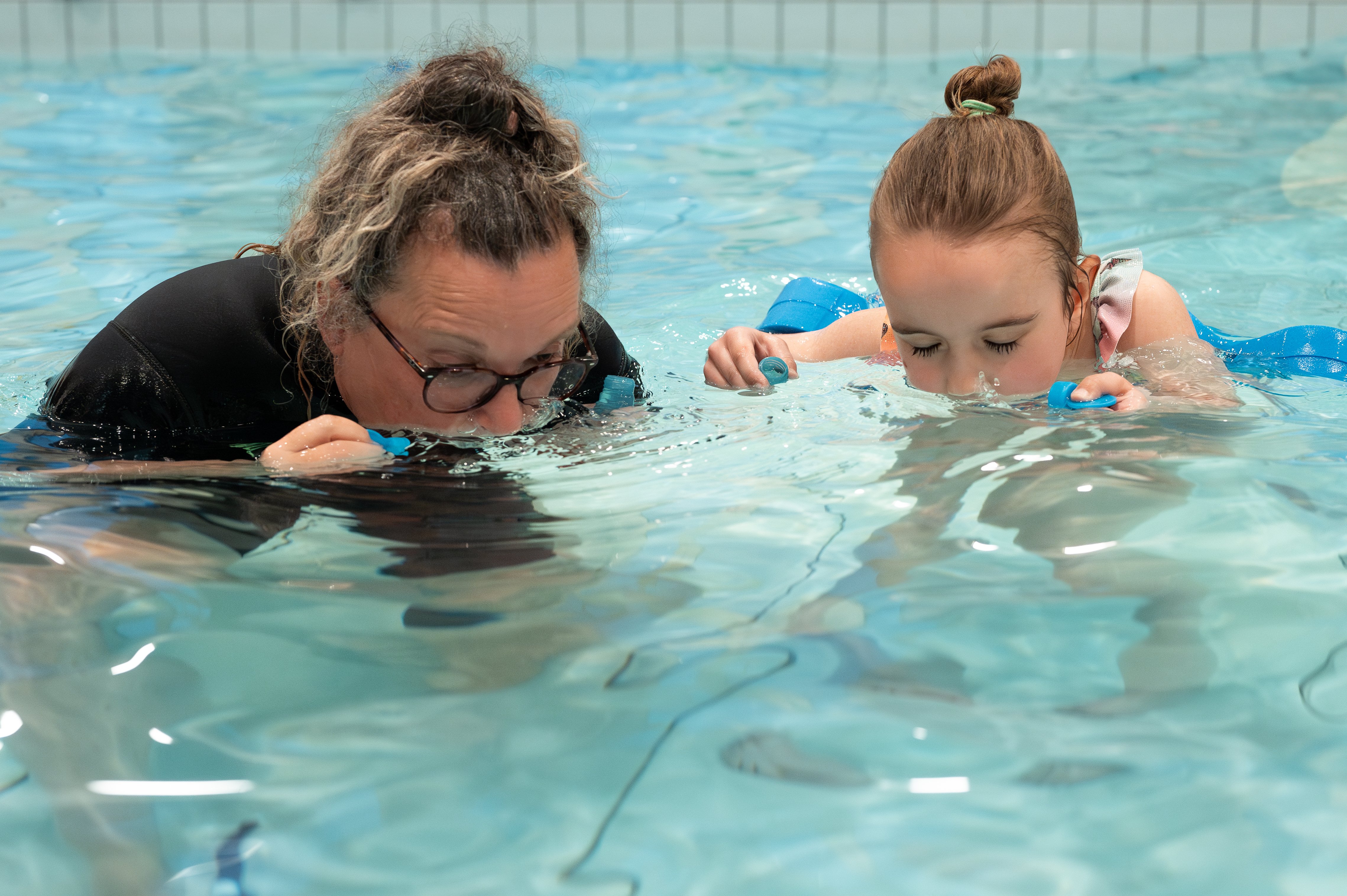 Breinvriendelijke aanpak bij angst in zwemles – adem, rust en vertrouwen in beweging