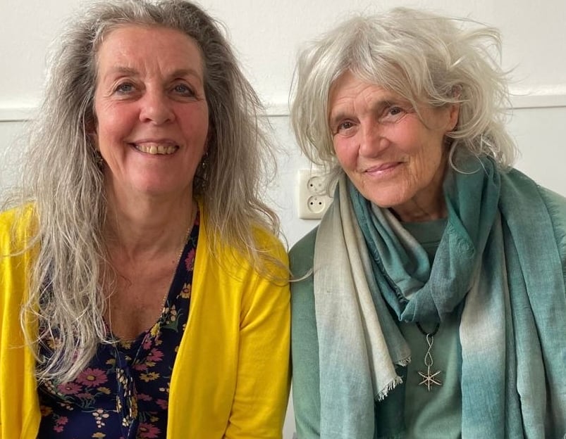 Lisette Timmermans met Lisette Thooft voor de podcats: hou van je lijf maar dan echt he