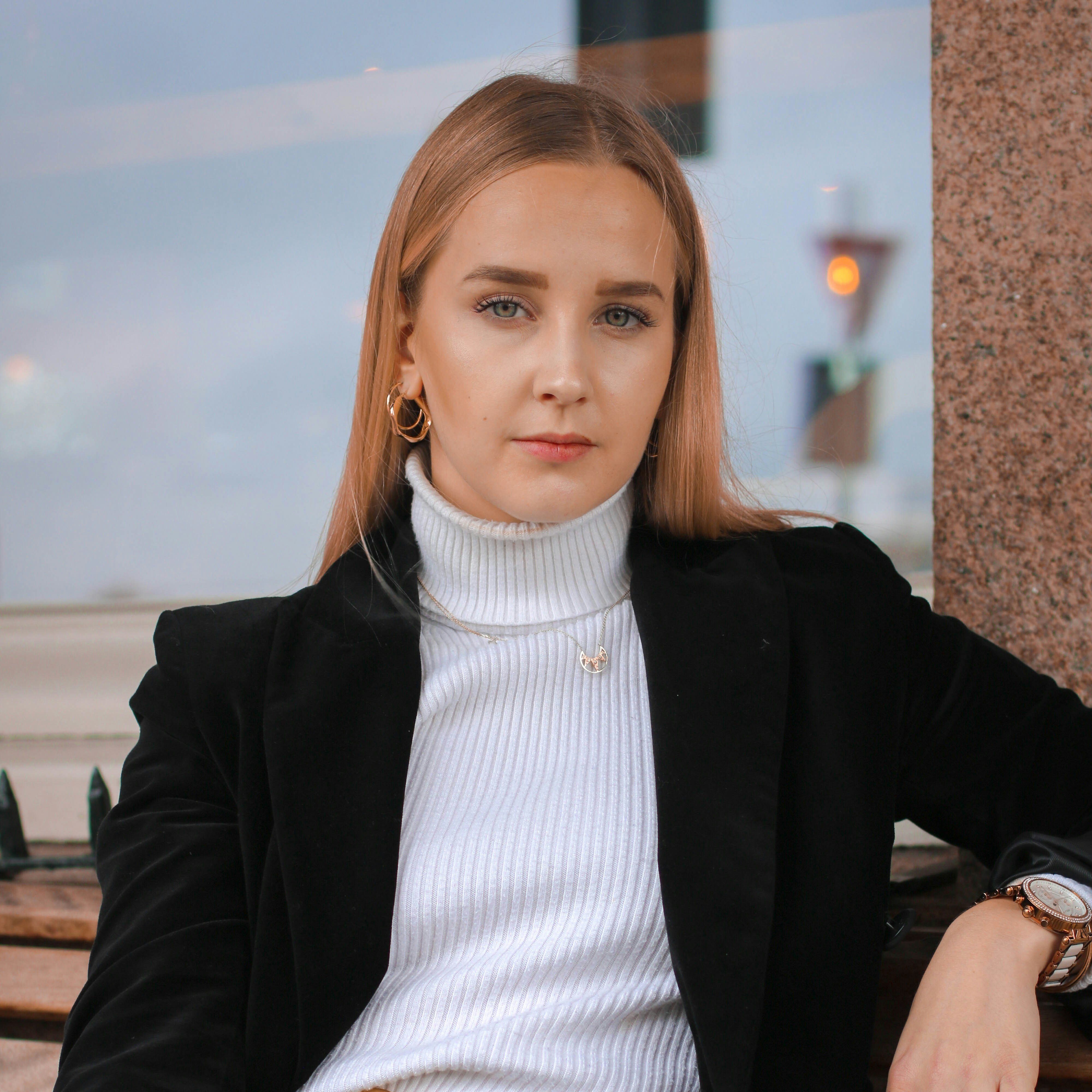 Portrait of a Girl on a bench in fornt of a reflecting window