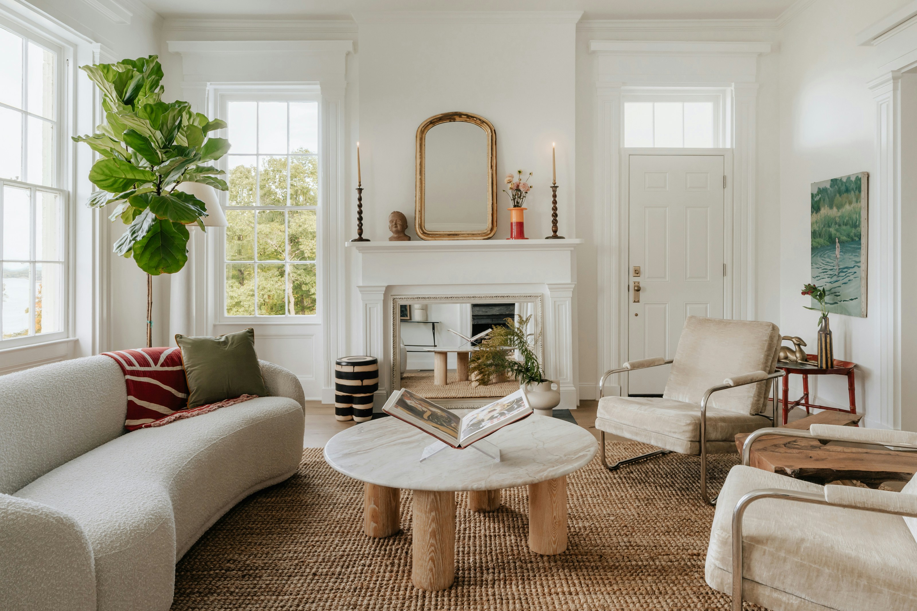 White living room (IG: @clay.banks)