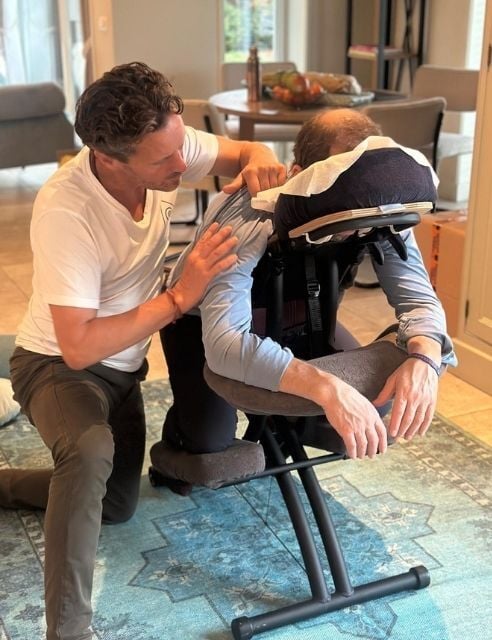 Stoelmassages Beyond Healthcare met Alex