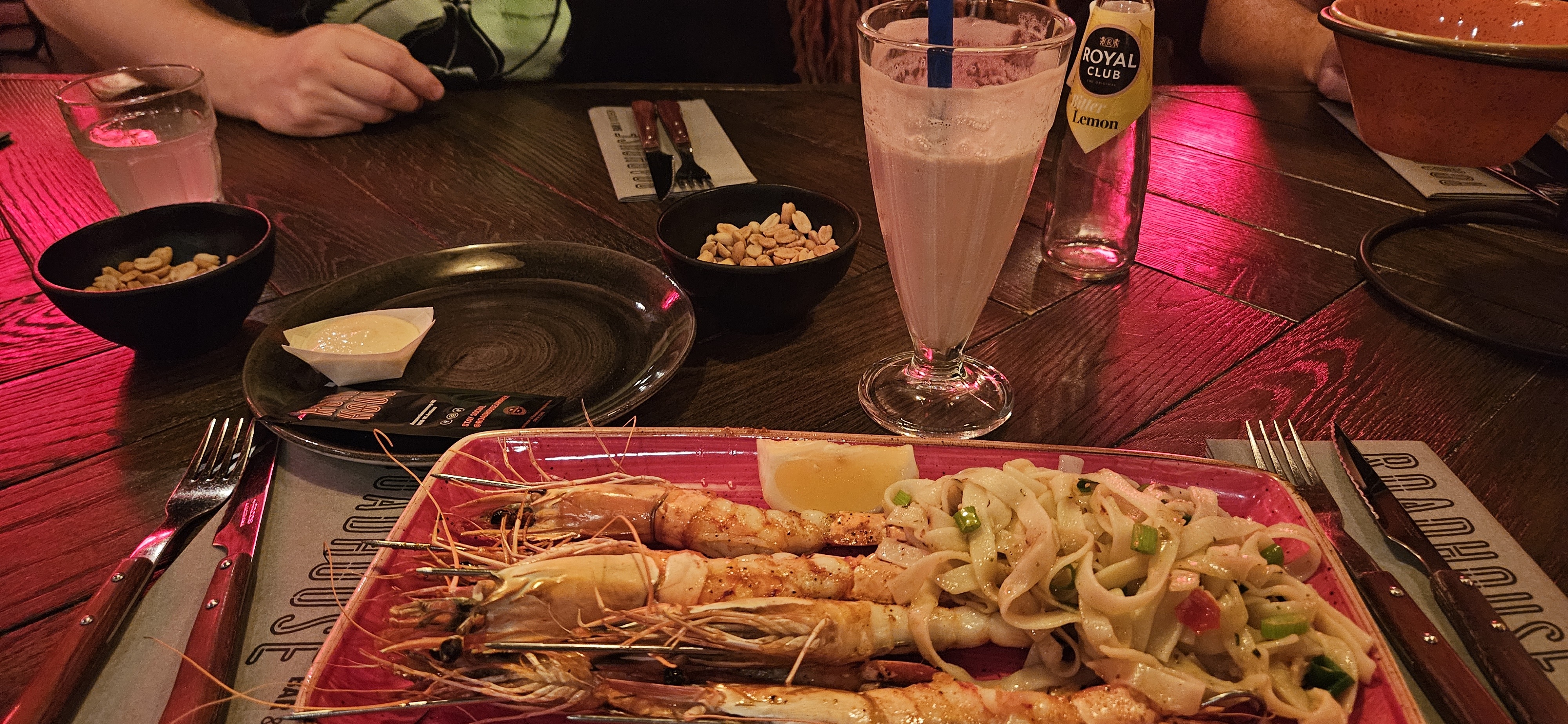 Roadhouse Arnhem Gamba tagliatelle milkshake peanuts