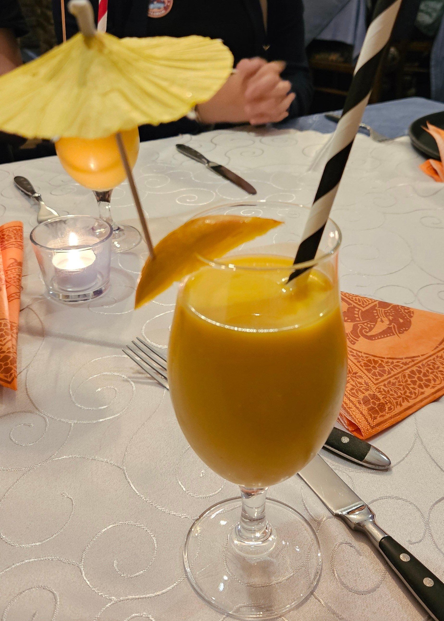 Mango Lassi bij Indian Khan Ji