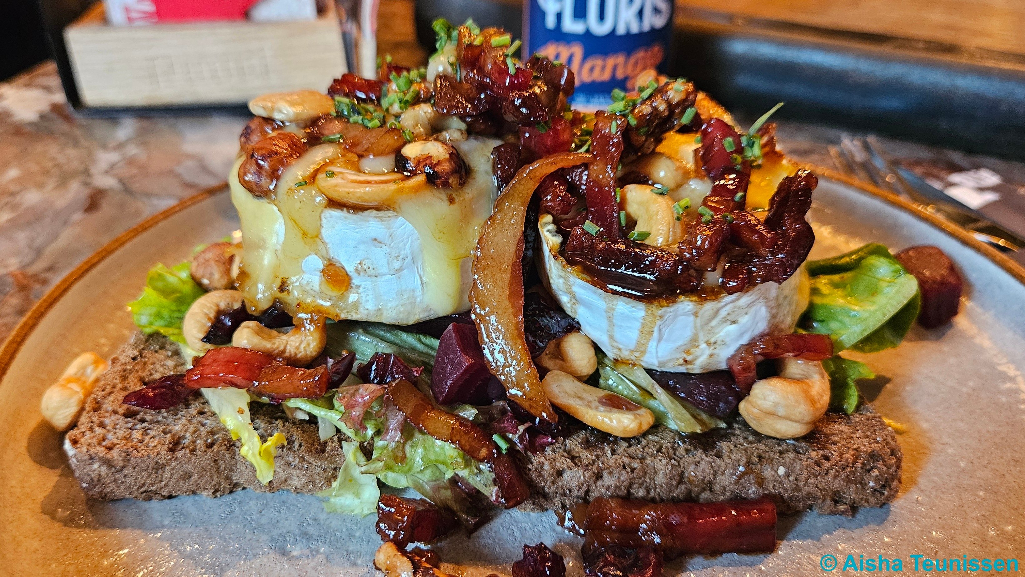 Biertaverne De Gouverneur Bierbijbel Lunch broodje Val Dieu