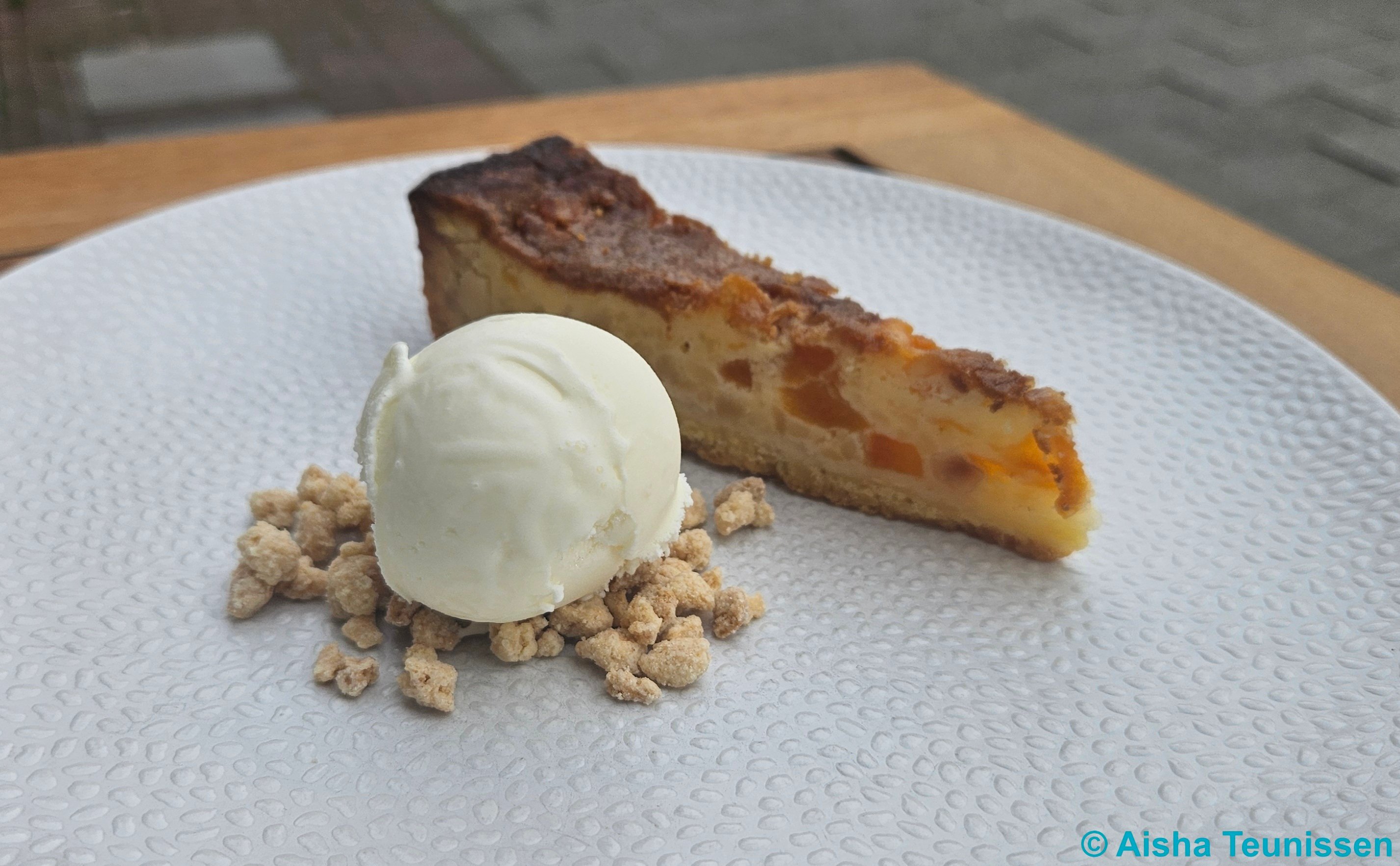 Streek Bar & Brasserie Culemborg nagerecht abrikozentaart met yoghurtijs