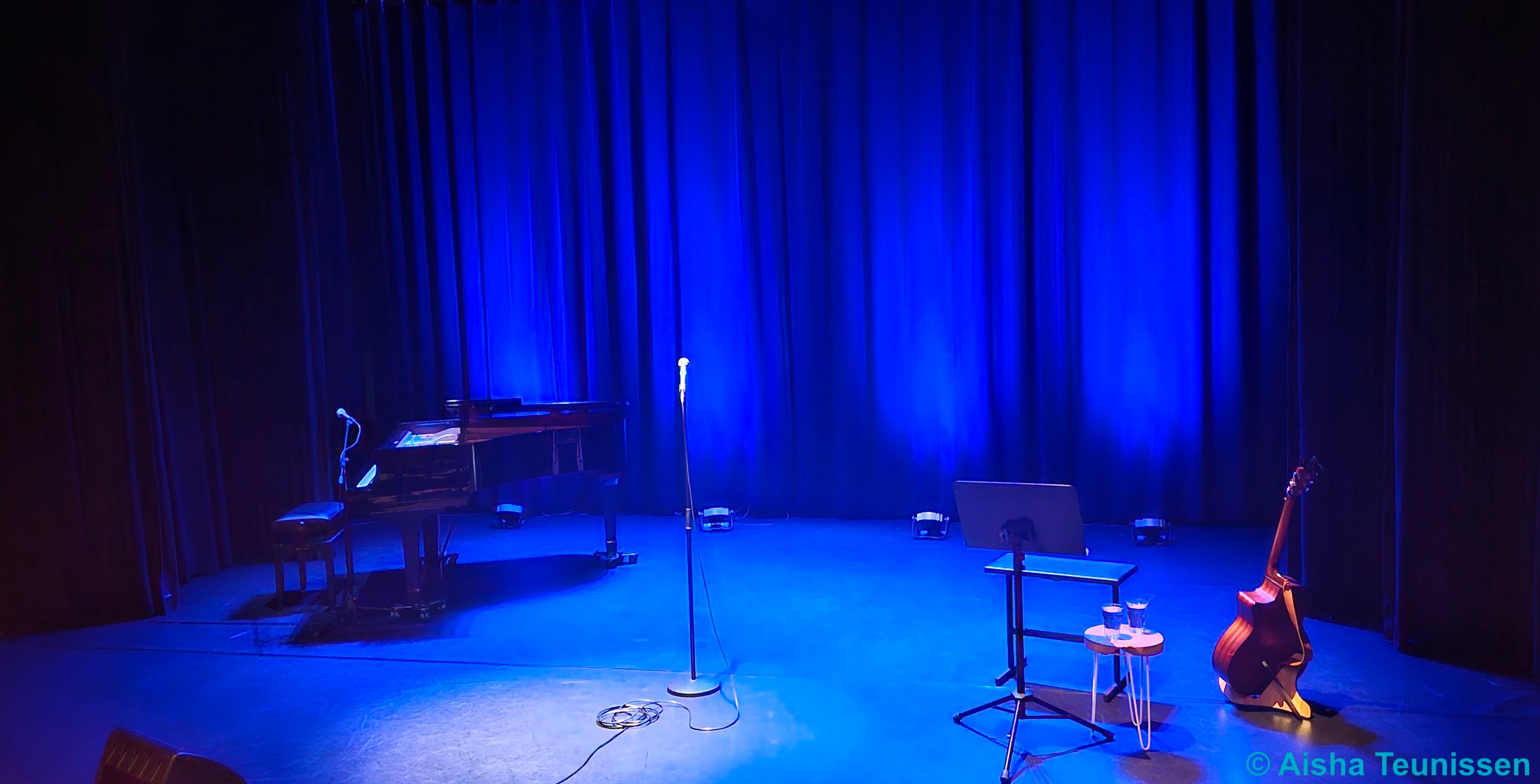 Podium Martijn Koning Overprikkeld met gitaar