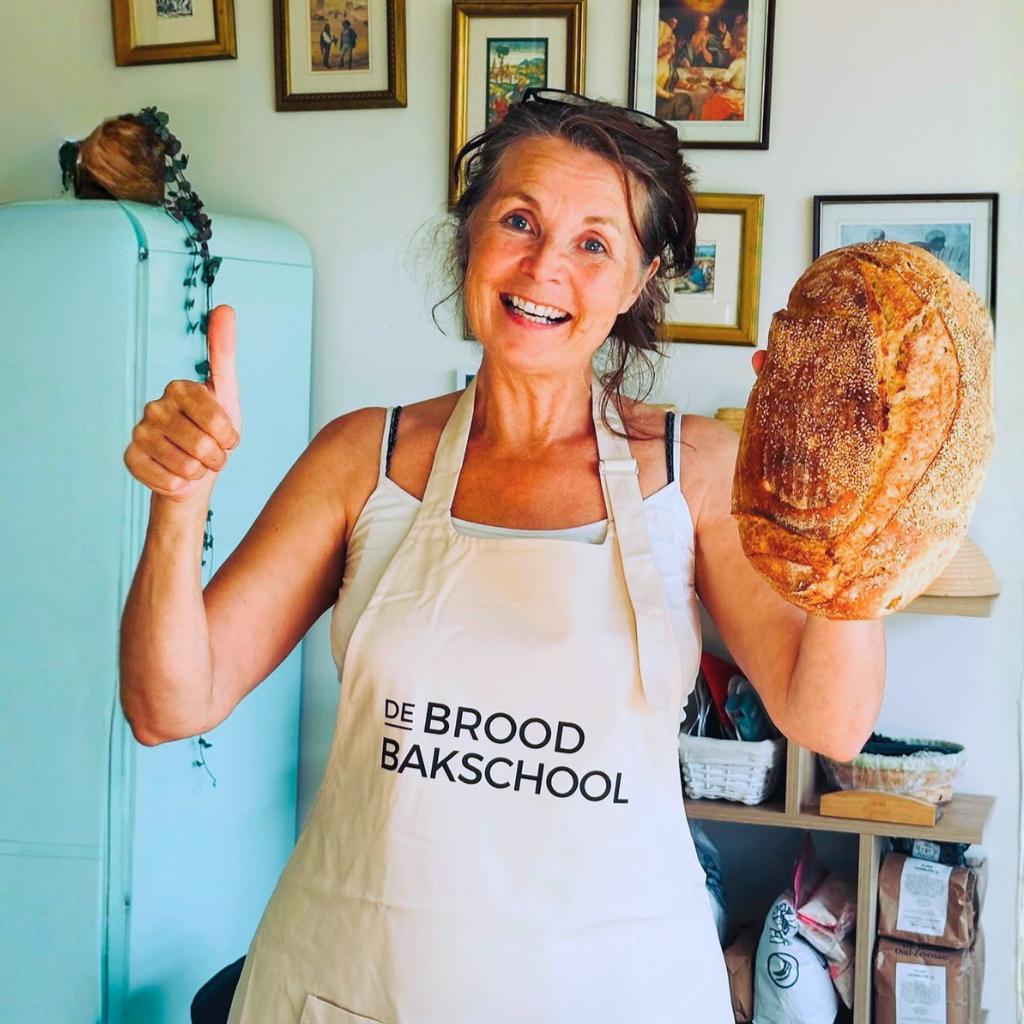 Eerste broodje in de nieuwe bakstudio Marije | De Broodbakschool