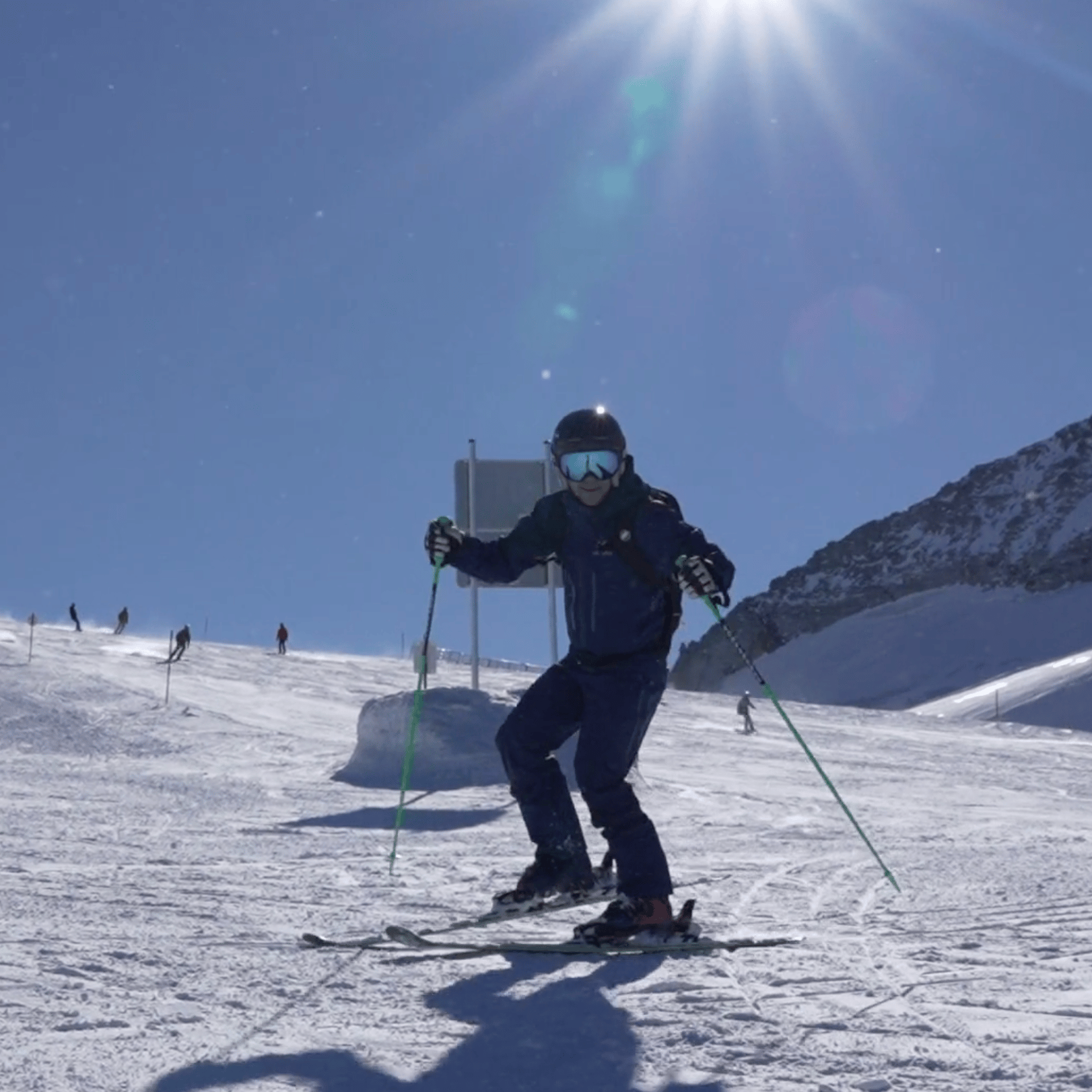 Leer hoe je korte bochten maakt tijdens het skiën