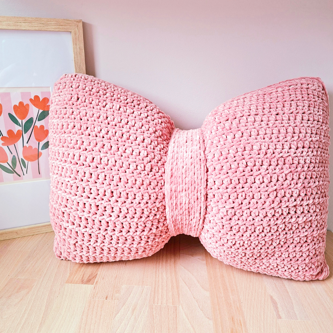 Haak je eigen strikjeskussen met fluweel.