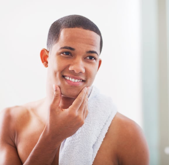 Pijnlijke bultjes, donkere verkleuring gevoelig huid. Scheren kan voor bruine mannen en enkele vrouwen een doorn in het oog zijn. Met het e-boek scheren zonder ingegroeide haren, kun je daar nu iets aan doen. Download vandaag het e-boek.