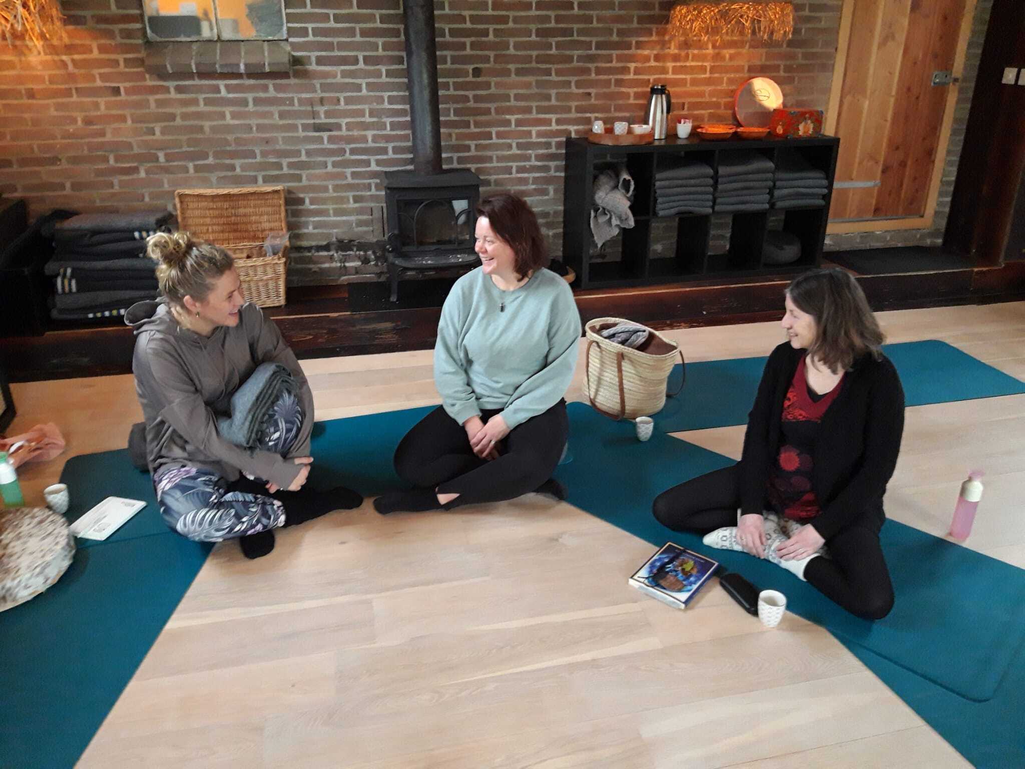 Deventer maancirkel met drie vrouwen