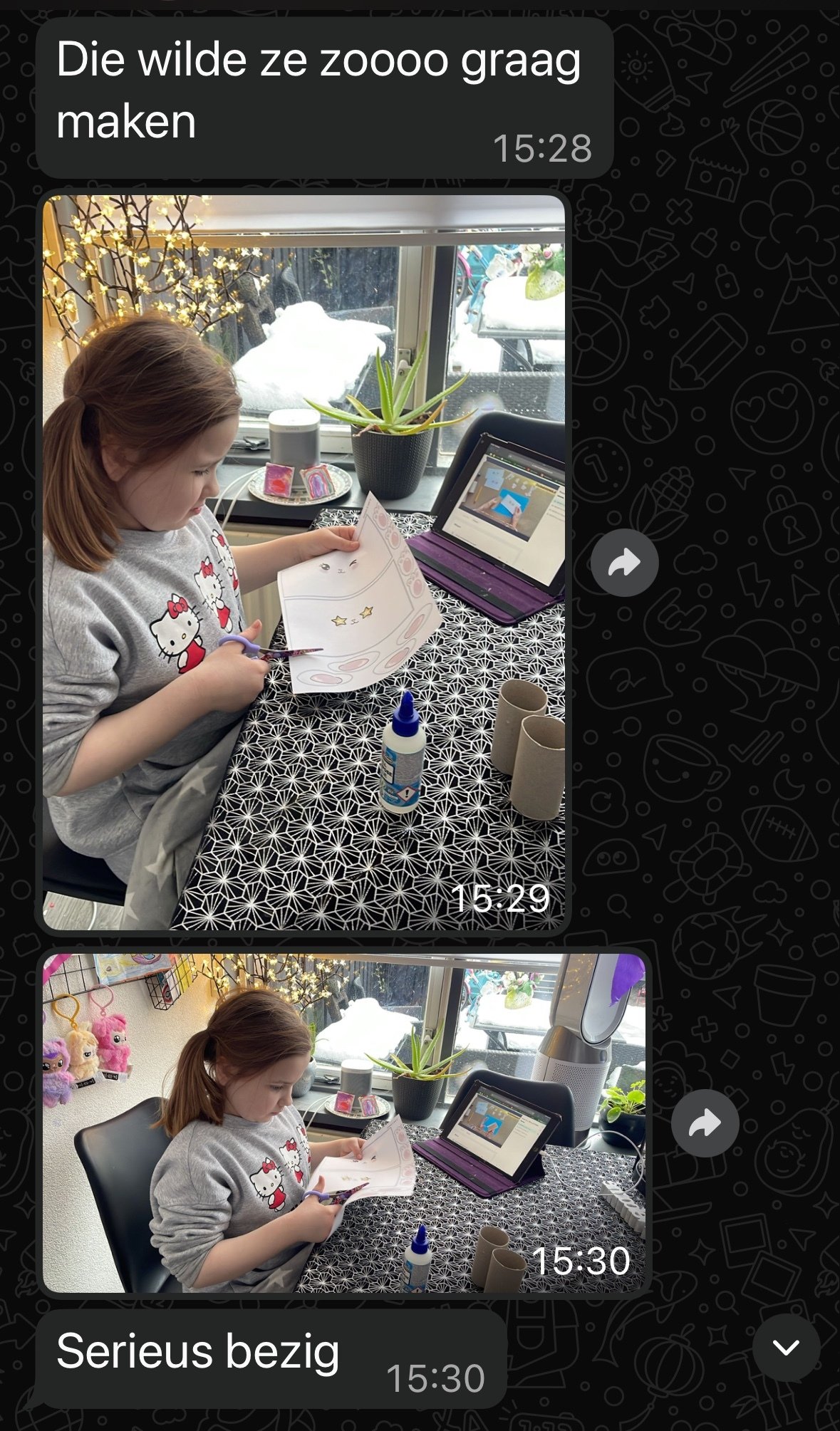 Emily is super geconcentreerd