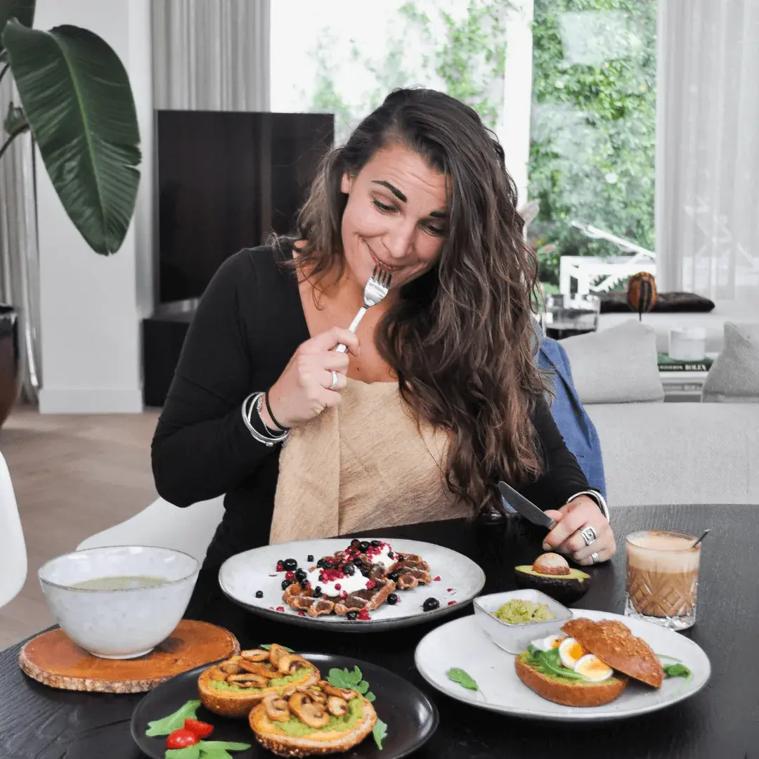 Maud Bogers geniet van wafels en broodjes volgens de anti-dieet aanpak uit de podcast