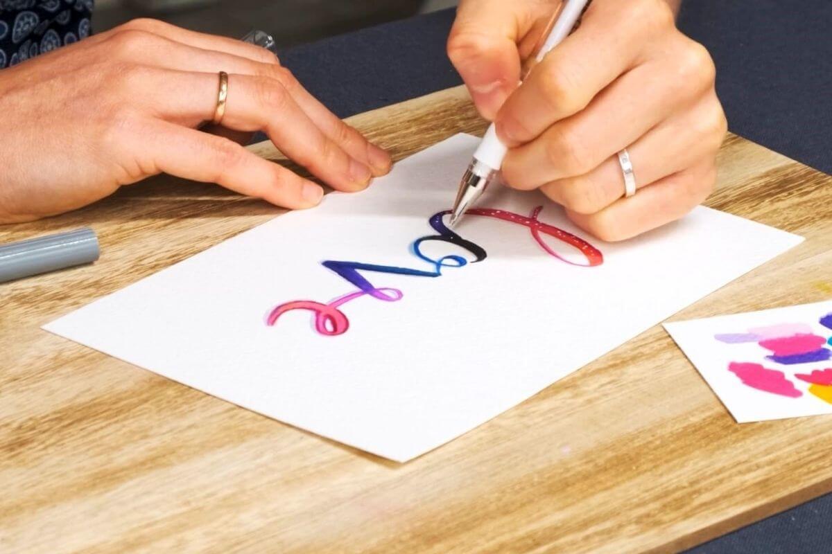 Online-tekenlessen om te leren handletteren en brushletteren