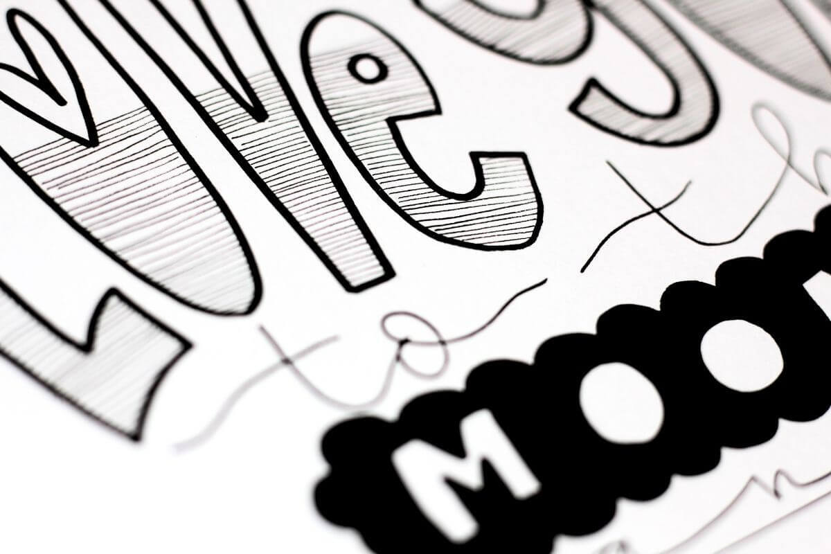 Handlettering kunstwerk gemaakt met fineliners tijdens online-workshop