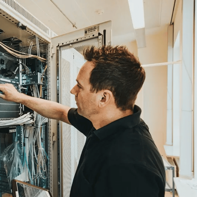 Spire AI: één platform voor service- en onderhoudsteams in asset-intensieve sectoren. Automatiseer projecten, kennis en communicatie zonder ERP-complexiteit en creëer meer ruimte voor menselijk contact.