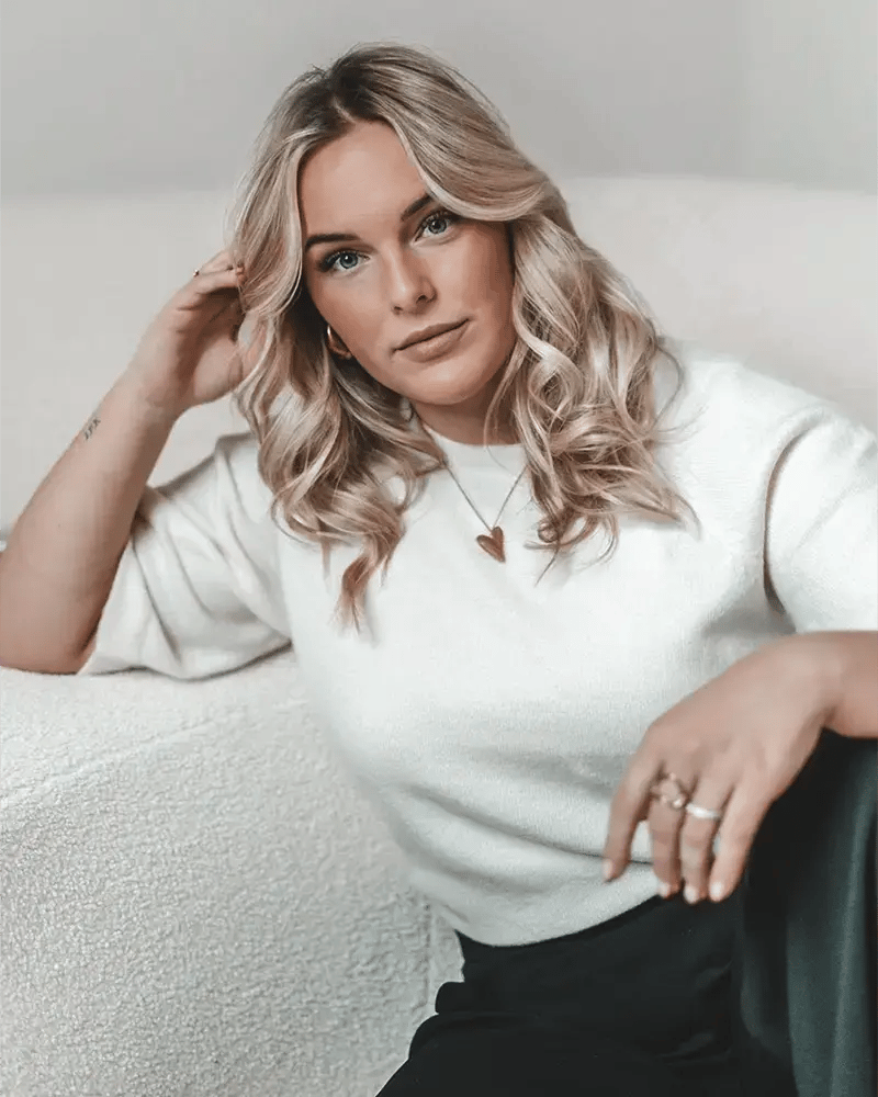 Moving Socials - Jeneh Knoop