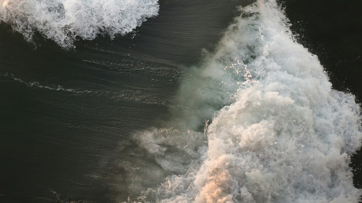 I’m not often at the coast, but once I am it’s easy to spend hours just watching the waves pass by below me.