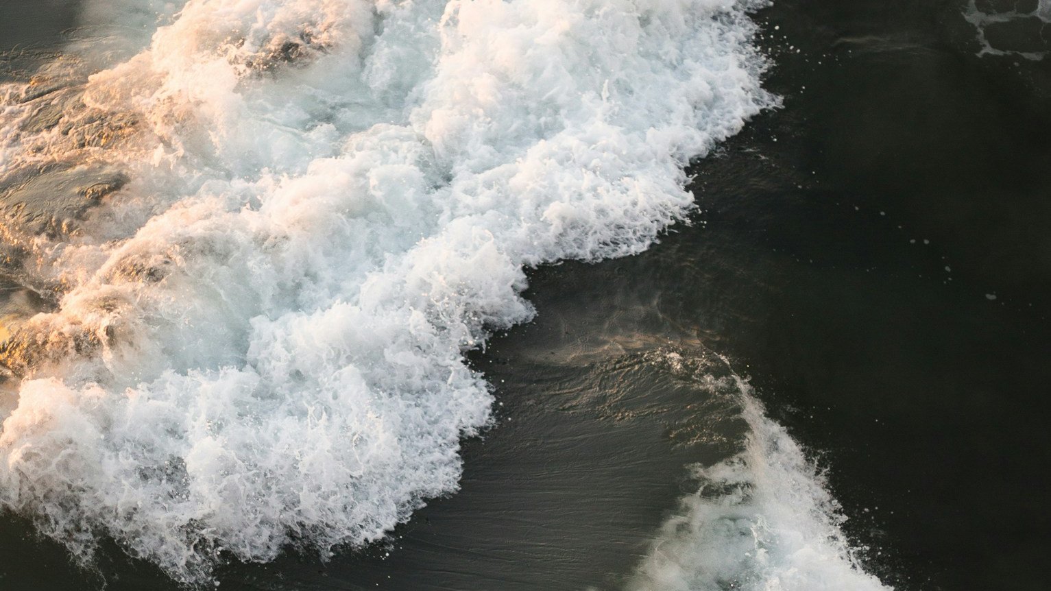 I’m not often at the coast, but once I am it’s easy to spend hours just watching the waves pass by below me.