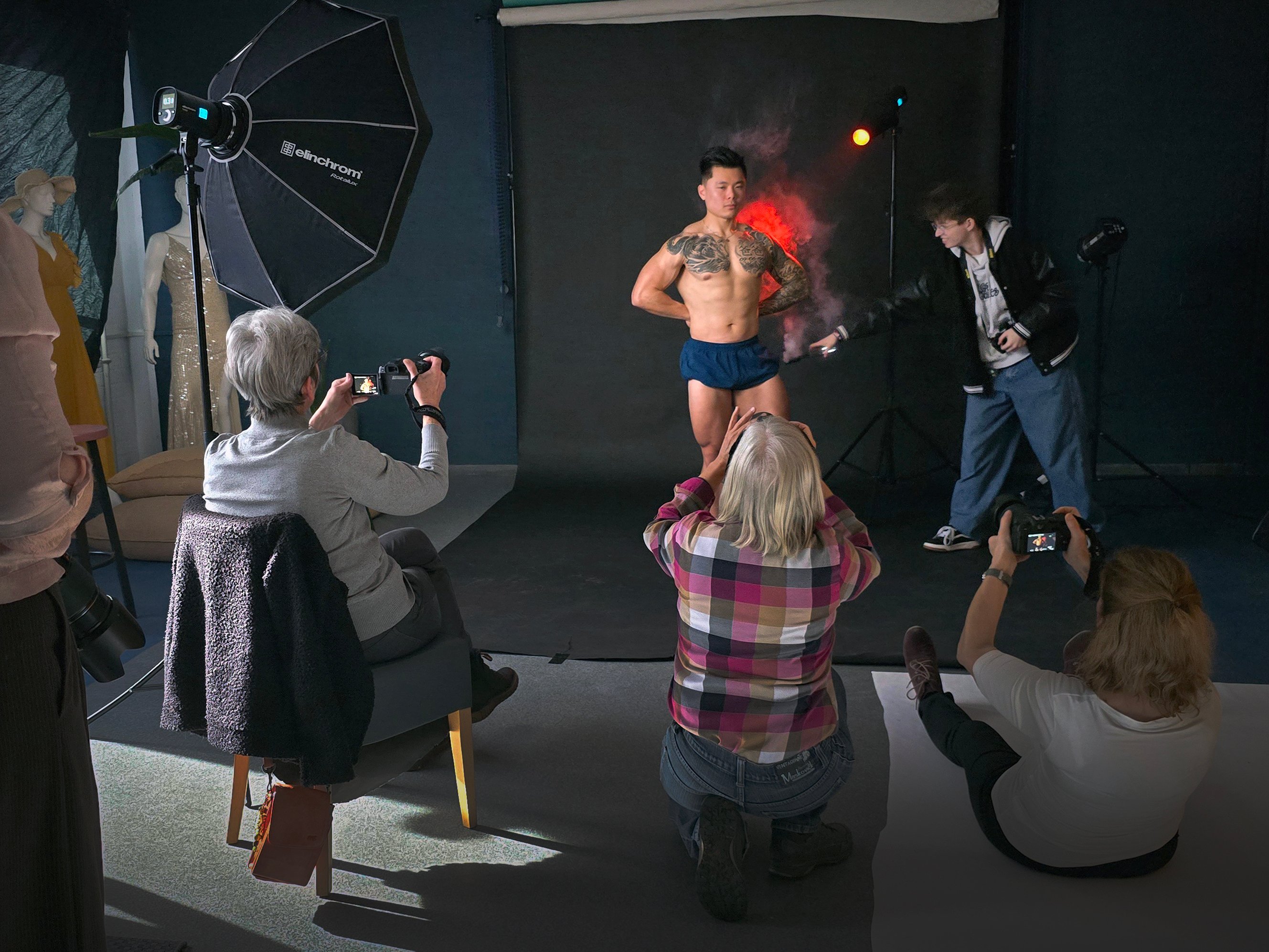 1-op-1 fotografie coaching waarbij Linda Verweij samen met een deelnemer foto’s bespreekt en feedback geeft.