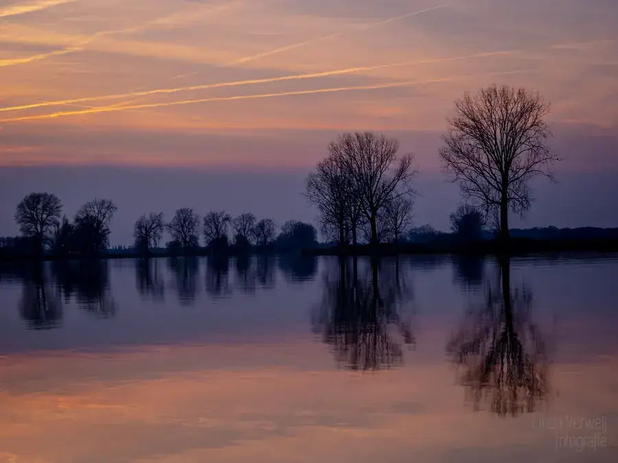 Voorbeeldfoto bij het thema water en spiegeling