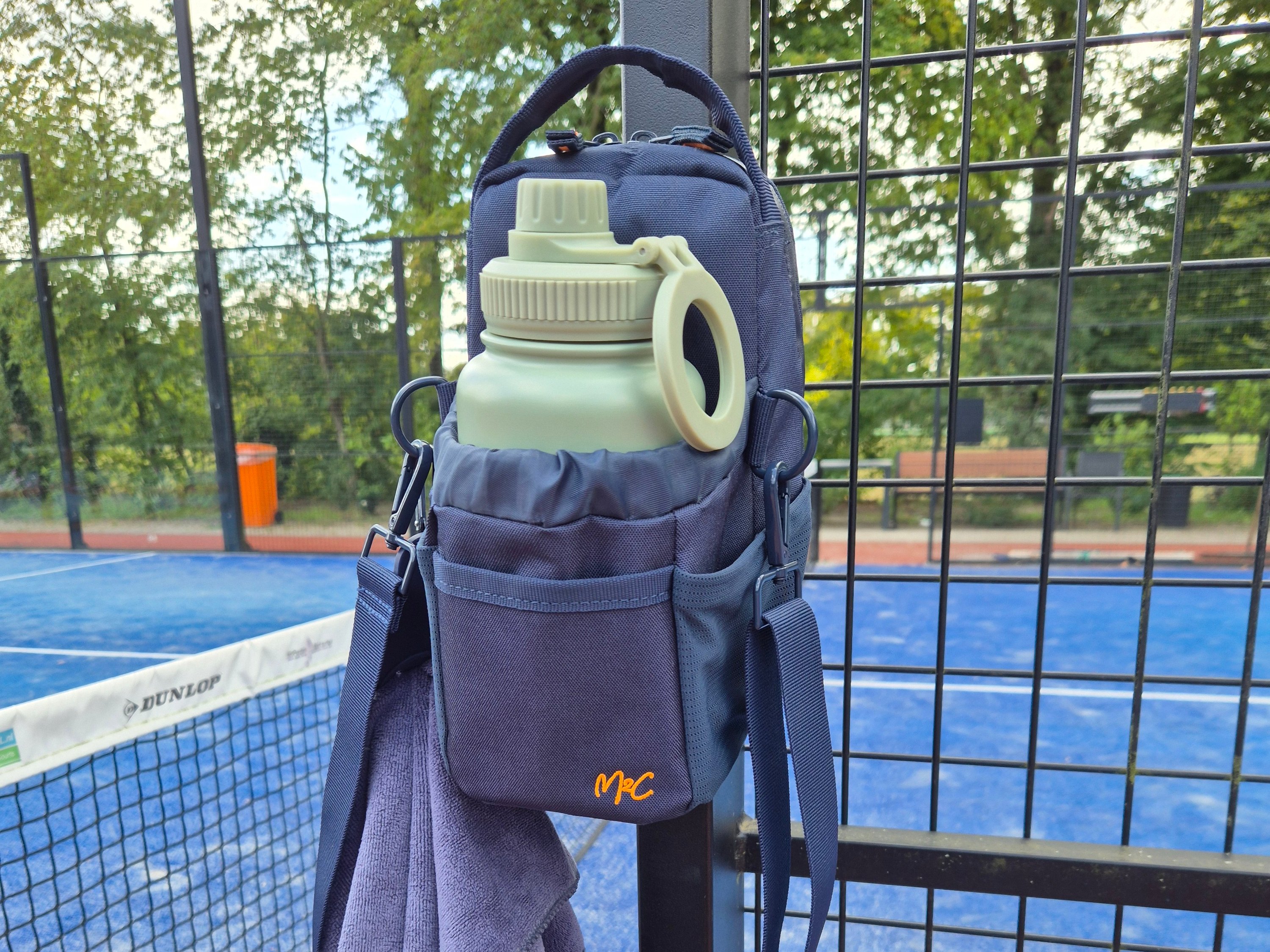 M2C Magnetic Bottle Bag_aan padelwand