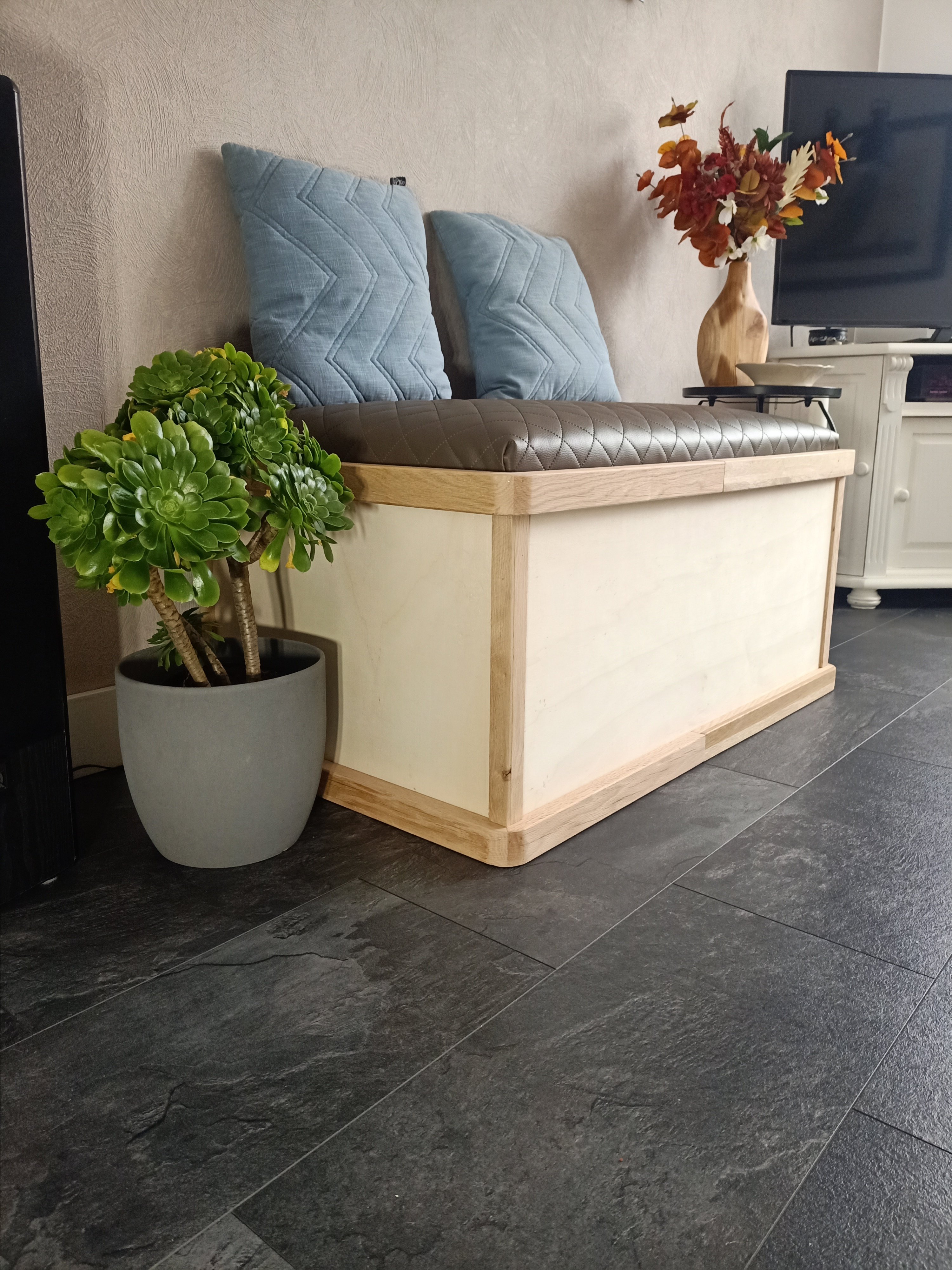 De uitvaartkist die met je meereist door het Leven! Jij en jouw leven zijn uniek, jouw uitvaartkist kan dat later gewoon uitstralen! Persoonlijk, natuurlijk en later precies passend bij wie jij echt bent.