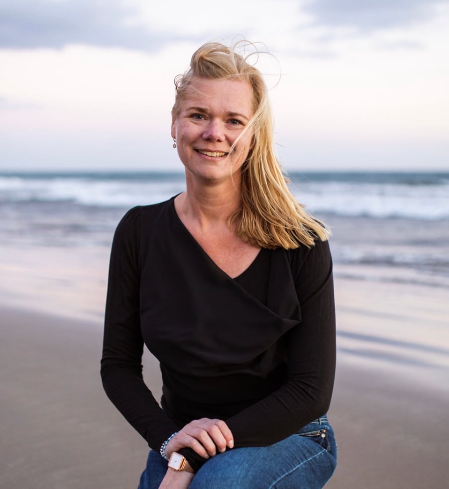 Sylvia Bonnier - strand - Host Journey