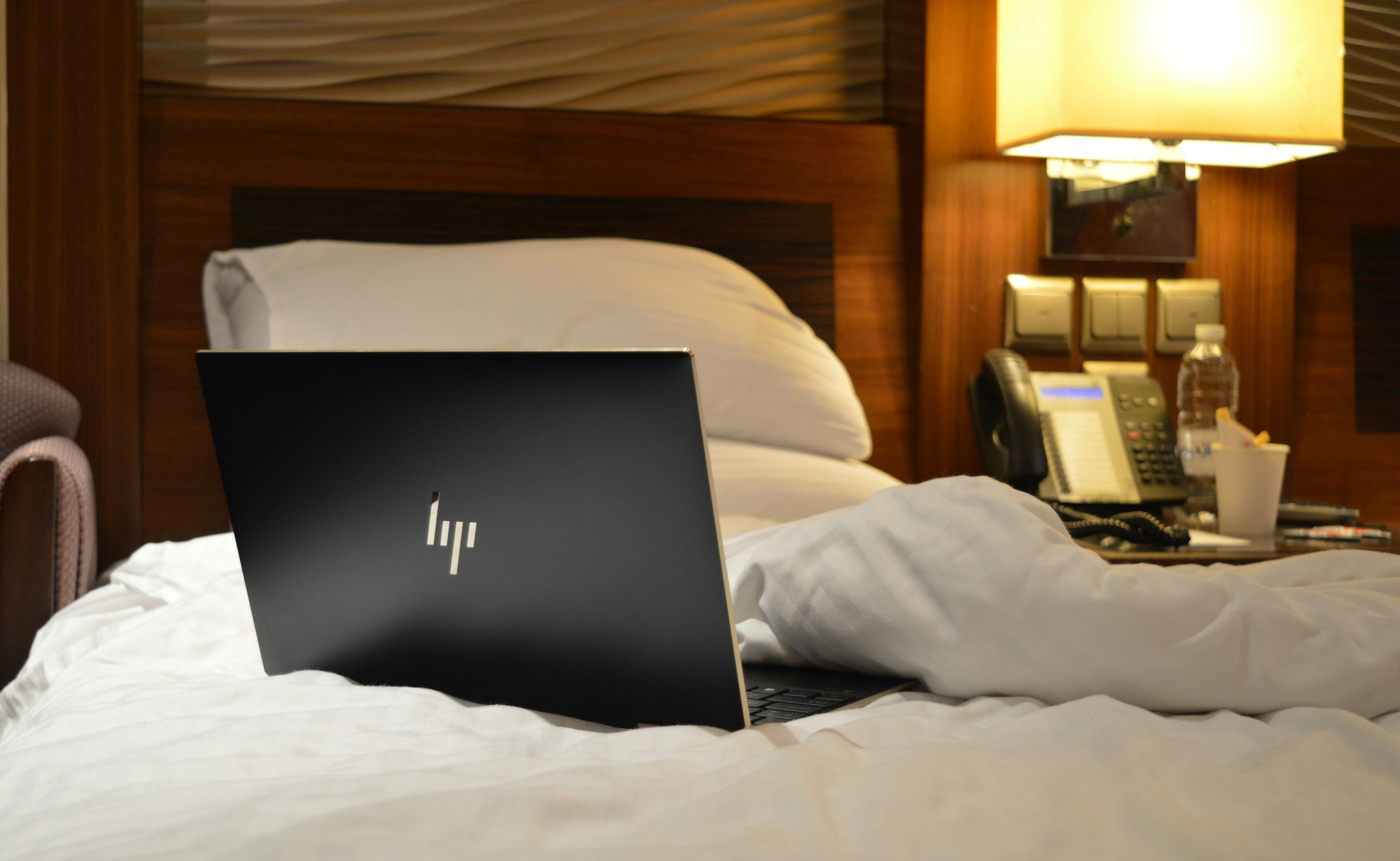 hotel room,hotel bedroom,laptop,bed,bedroom