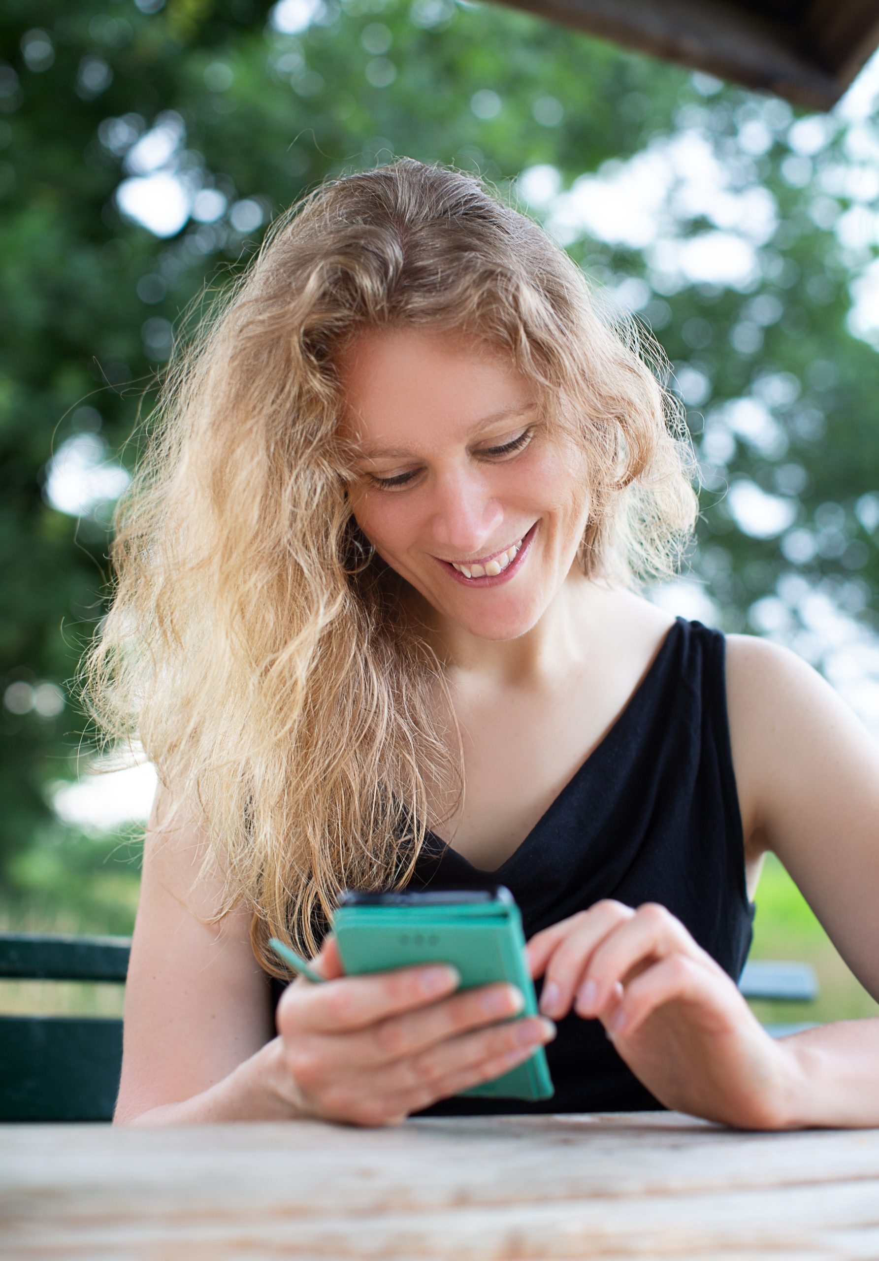 Yvonne Contact