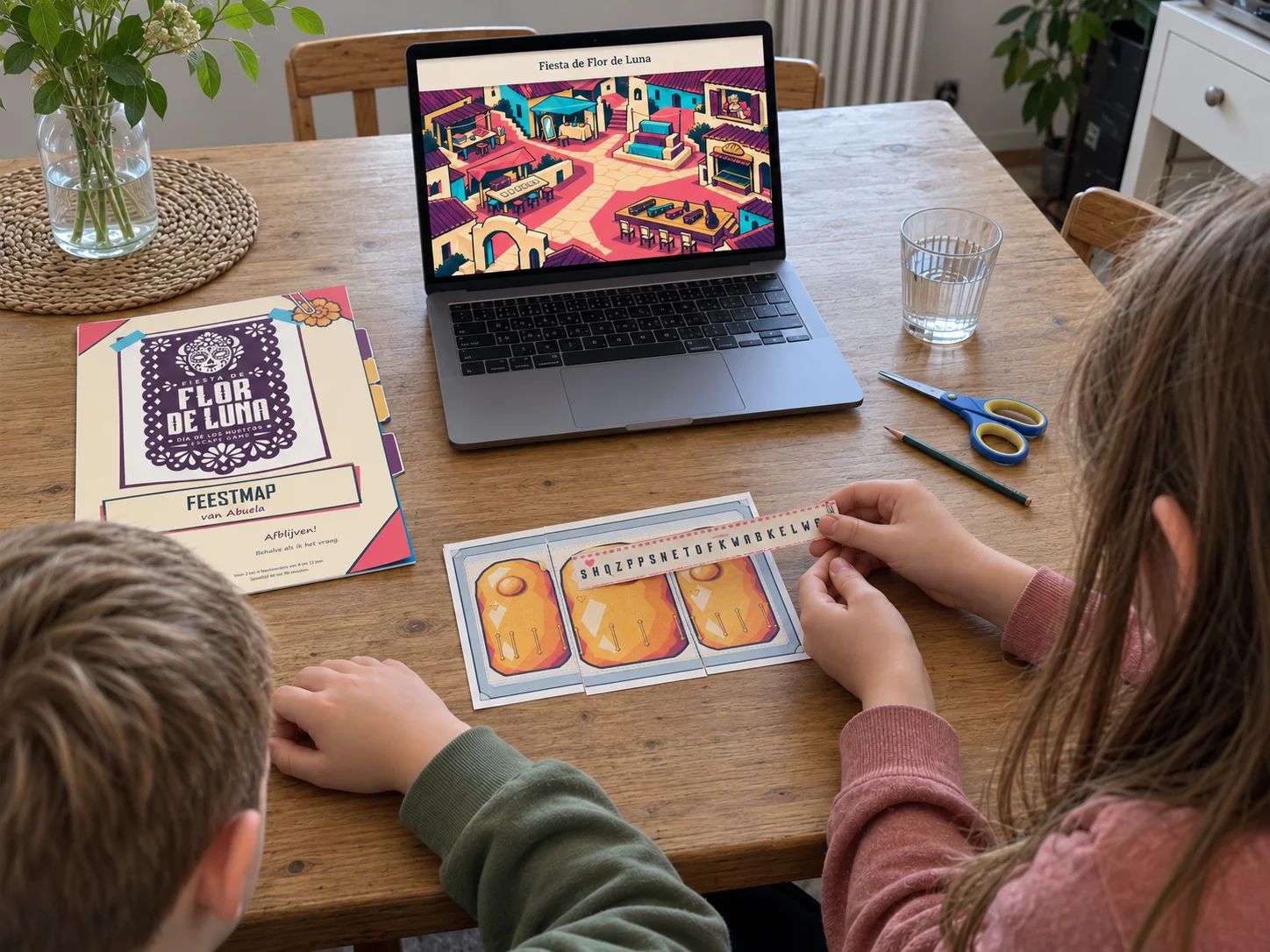 Kind kijkt heel goed naar een puzzel uit het escape spel